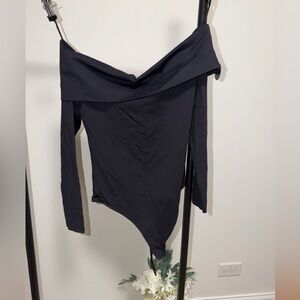 Aritzia Contour Off-Shoulder Long Sleeve Bodysuit Black Size L NWT